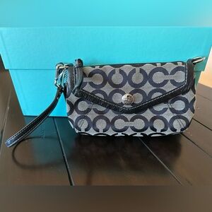 This vintage Coach wrist bag is immaculate. Lined with lavender fabric.